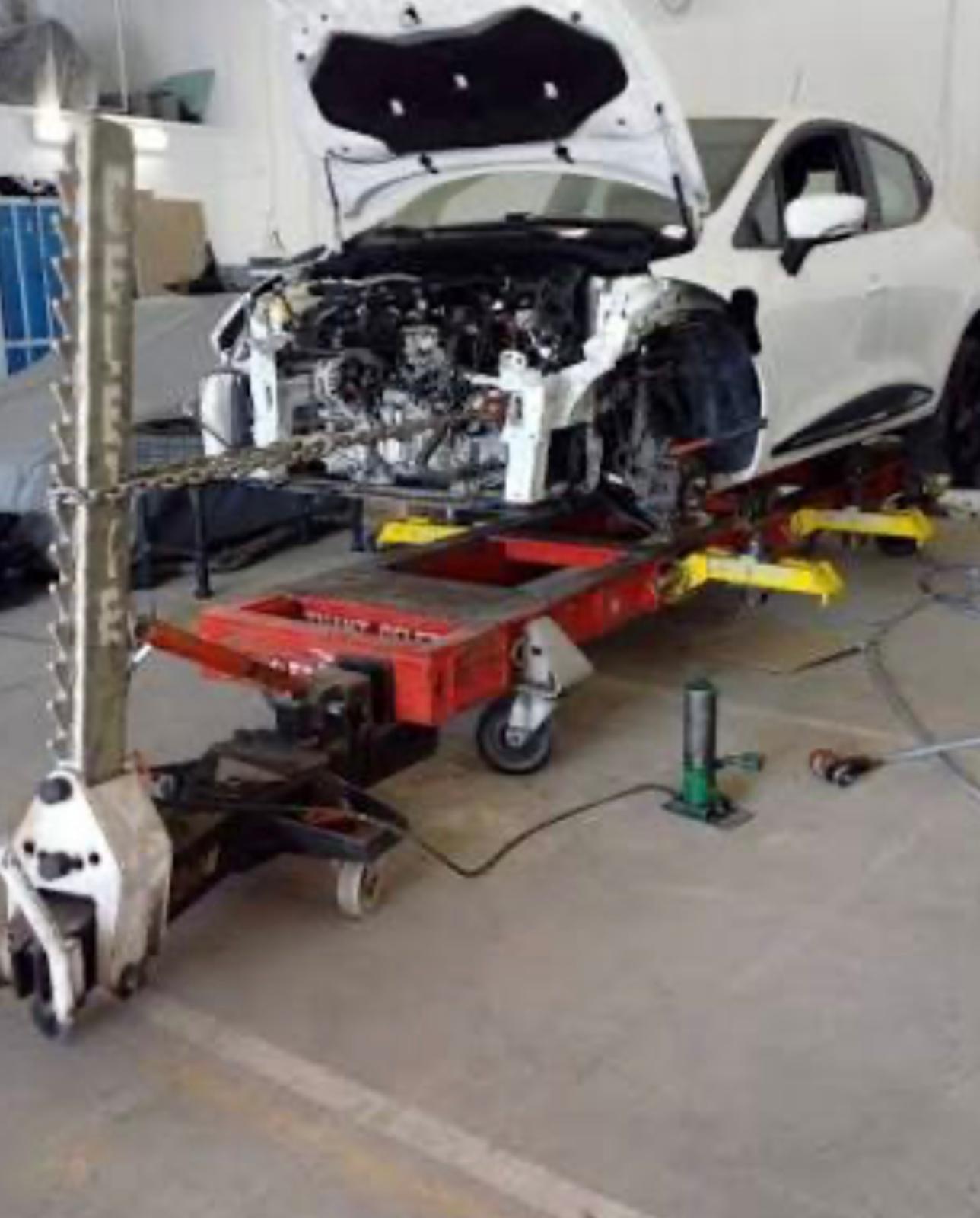 Prostowanie ramy Mercedes